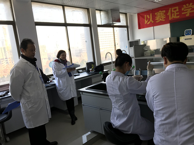 专家指导_副本.jpg 专家指导_副本.jpg