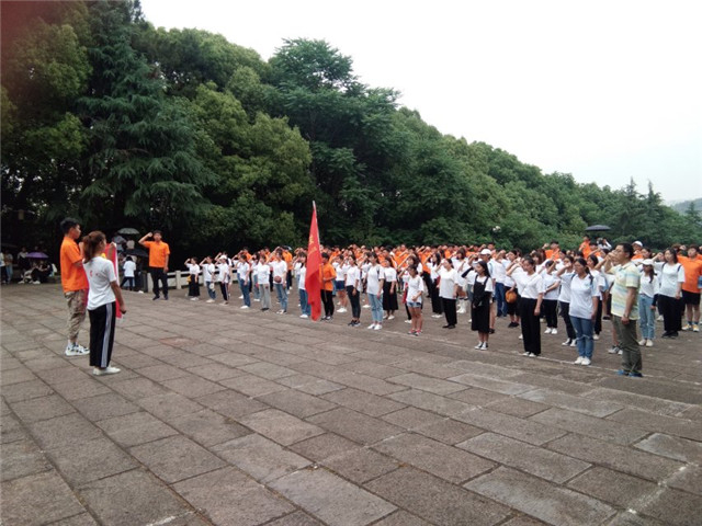 团员宣誓.jpg 团员宣誓.jpg