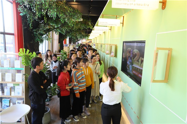 17级食品营养与检测专业学生赴三只松鼠股份有限公司开展教学实习活动 1.JPG